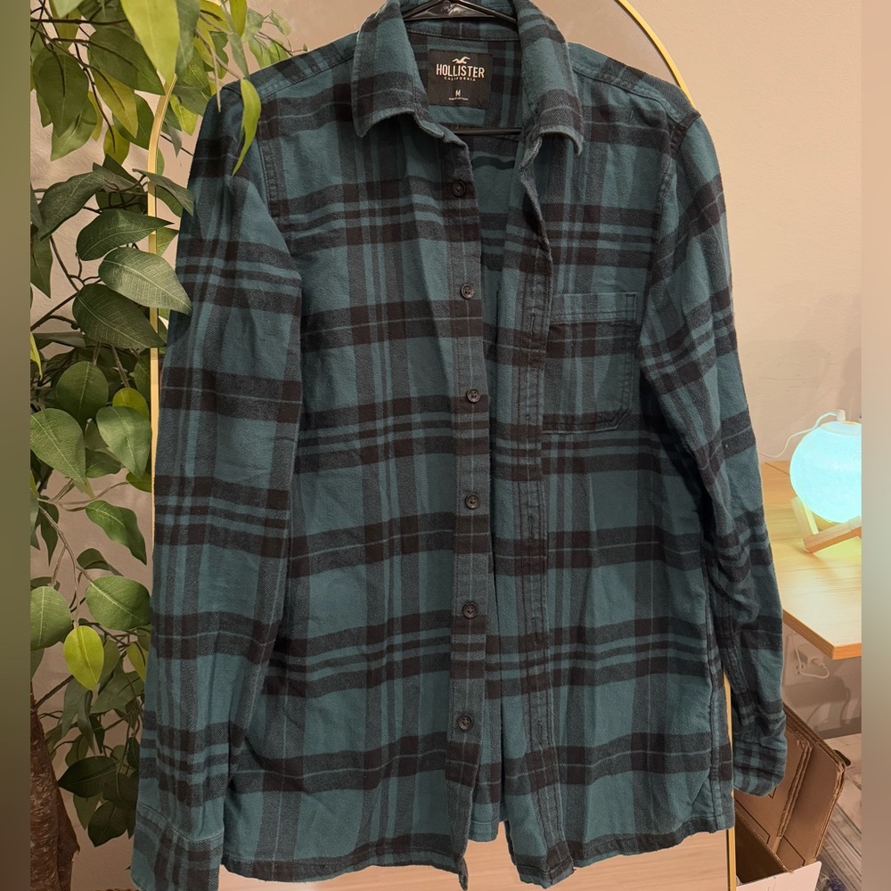 Green and black Hollister Flannel shirt size M